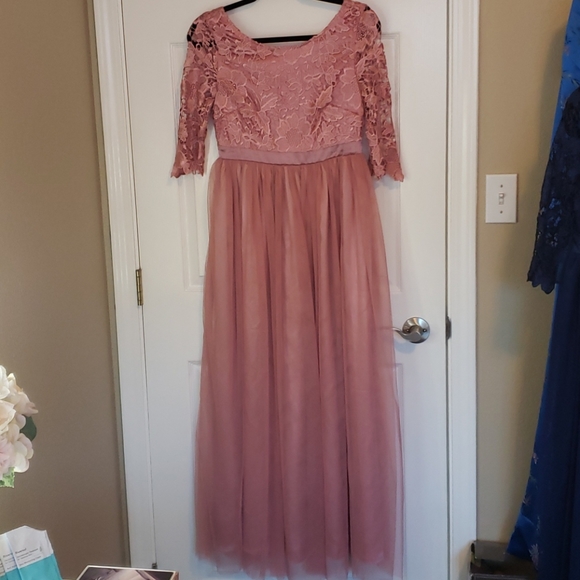 Lace and crinoline dress - Picture 1 of 3
